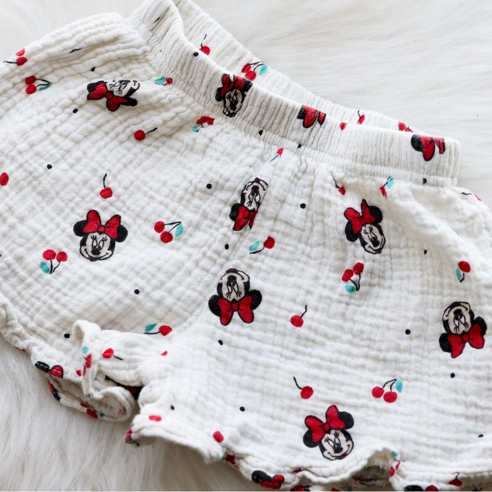 Disney Minnie Mouse linen shorts.
